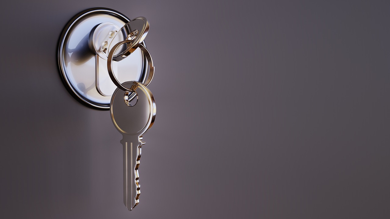 3 Ways To Save Money On Your Storefront Door Locks